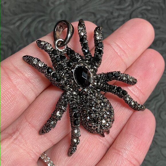 Black Rhinestone Tarantula Spider Pendant Ornament Halloween Jewelry - Picture 4 of 7